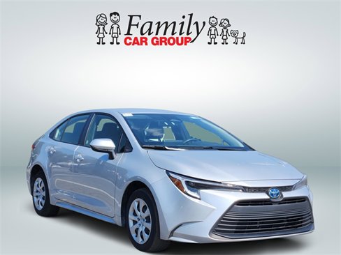 Used 2025 Toyota Corolla LE image 2