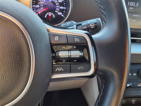 Used 2022 Kia Carnival LX image 15