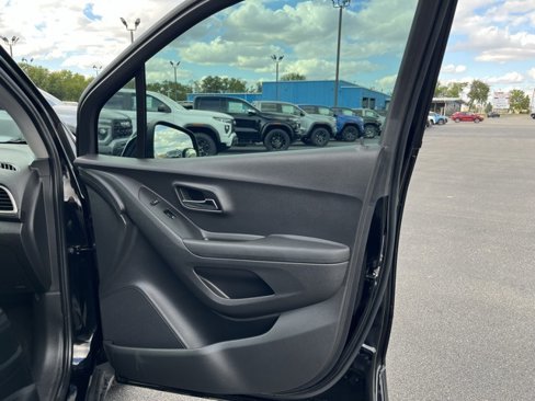 Used 2020 Chevrolet Trax LS image 29