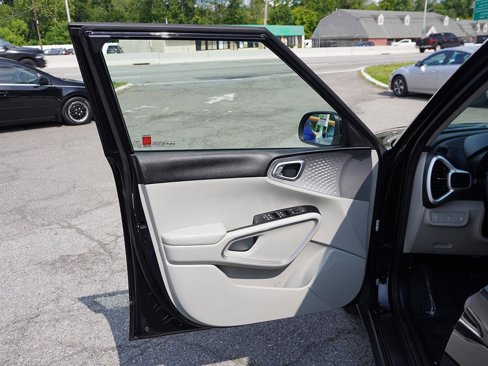Used 2022 Kia Soul LX image 19