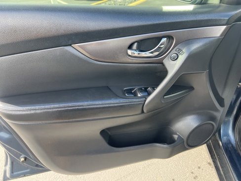 Used 2015 Nissan Rogue SV image 16