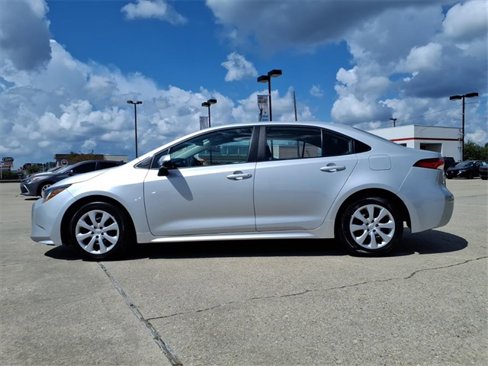 Used 2024 Toyota Corolla LE image 2