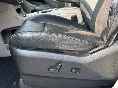 Used 2019 Dodge Grand Caravan SXT image 13