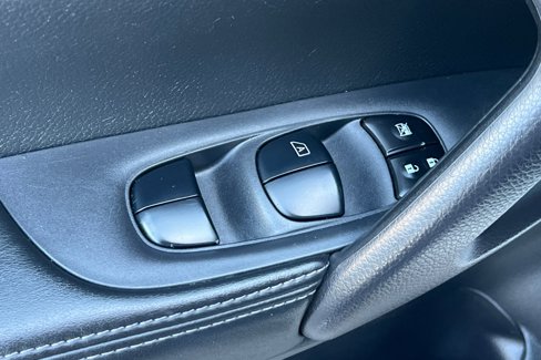 Used 2019 Nissan Rogue Sport S image 13