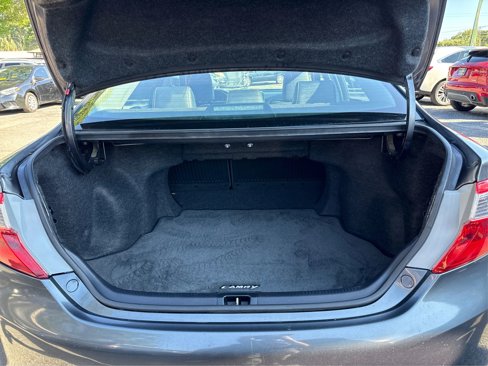 Used 2014 Toyota Camry L image 14
