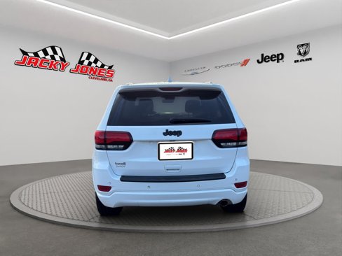 Used 2021 Jeep Grand Cherokee Laredo X image 4