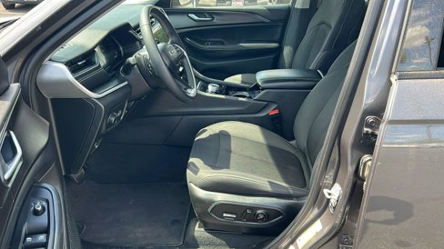 Used 2023 Jeep Grand Cherokee L Laredo image 19