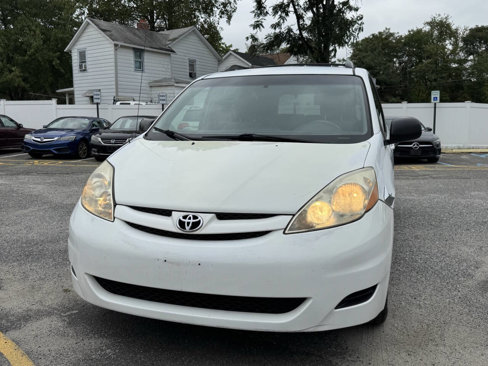 Used 2009 Toyota Sienna LE image 2