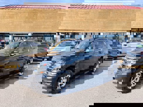 Used 2015 Chevrolet Suburban LT image 1