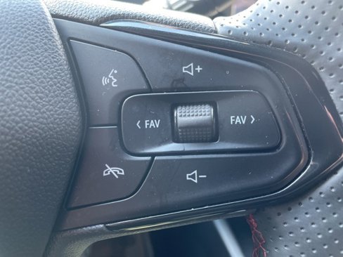 Used 2024 Chevrolet Trax RS image 32