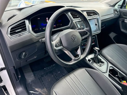 Used 2023 Volkswagen Tiguan SE image 10
