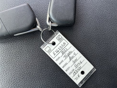 Used 2021 Toyota RAV4 LE image 12