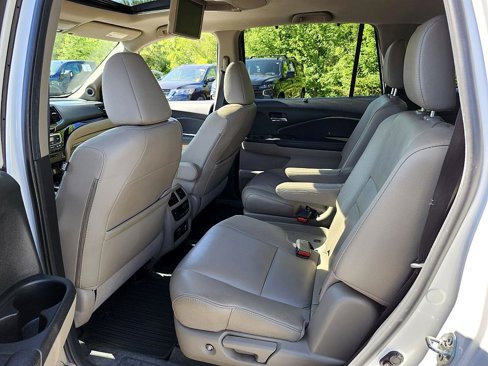 Used 2022 Honda Pilot Touring image 11