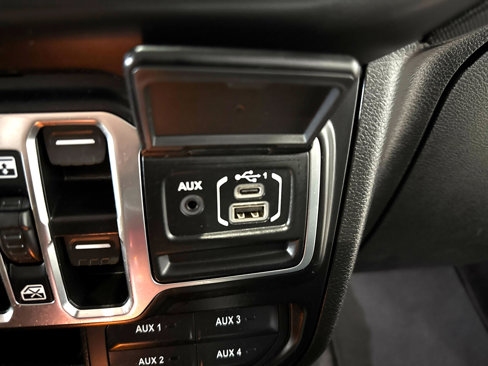 Used 2021 Jeep Gladiator Sport image 18