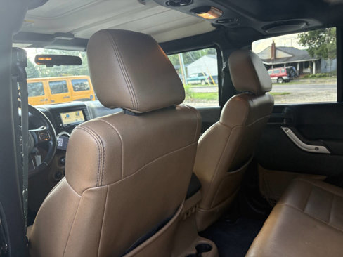 Used 2011 Jeep Wrangler Unlimited Rubicon w/ Dual Top Group image 23