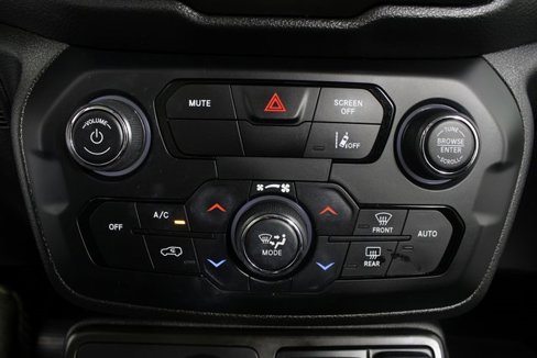 Used 2021 Jeep Renegade Latitude image 6