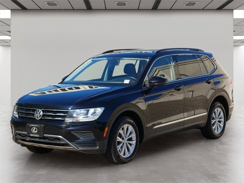 Used 2018 Volkswagen Tiguan SE w/ Panoramic Sunroof Package image 2