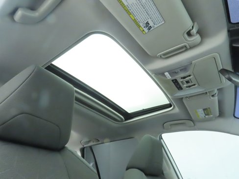 Used 2021 Toyota RAV4 XLE w/ Convenience Package image 18