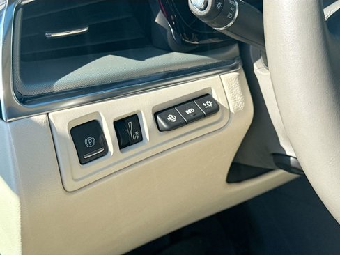 Used 2020 Cadillac XT5 Premium Luxury image 10