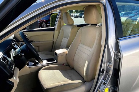 Used 2016 Toyota Camry LE image 7