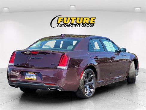 Used 2021 Chrysler 300 Touring w/ Sport Appearance Package image 5