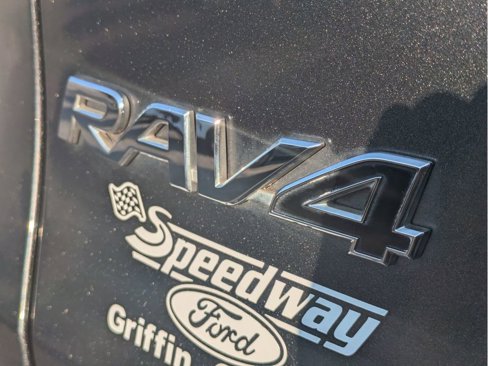 Used 2021 Toyota RAV4 XLE image 8