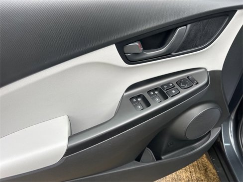 Used 2022 Hyundai Kona SEL image 12