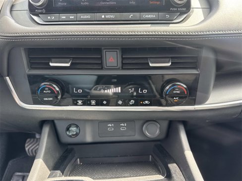 Used 2024 Nissan Rogue SV image 46