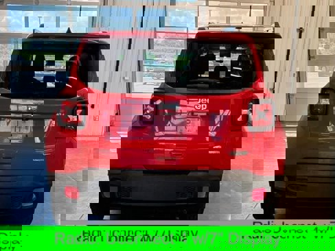 Used 2018 Jeep Renegade Latitude image 3