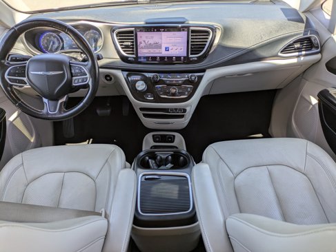 Used 2021 Chrysler Pacifica Touring-L image 17