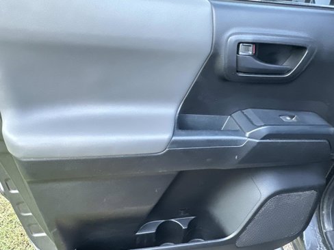Used 2018 Toyota Tacoma SR image 10