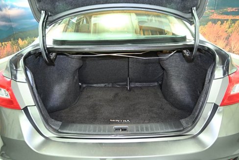 Used 2016 Nissan Sentra S image 39