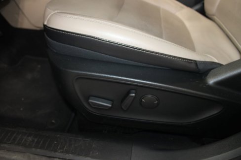 Used 2020 Ford Escape Titanium w/ Titanium Premium Package 2.0 image 17