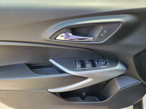 Used 2025 Chevrolet Trax LS image 16