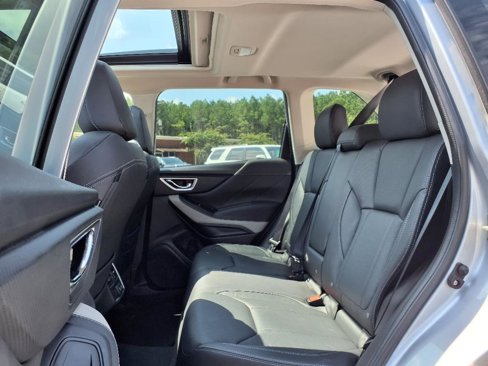 Used 2022 Subaru Forester Limited image 25