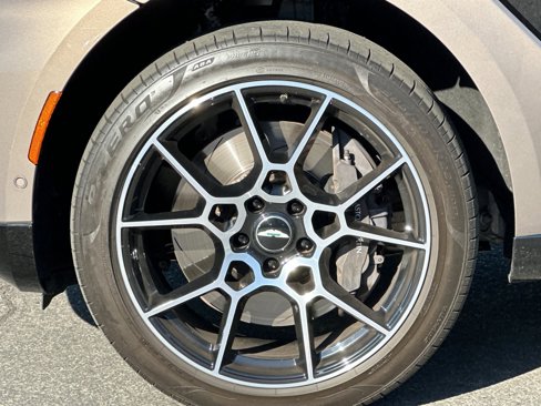 Used 2021 Aston Martin DBX image 4