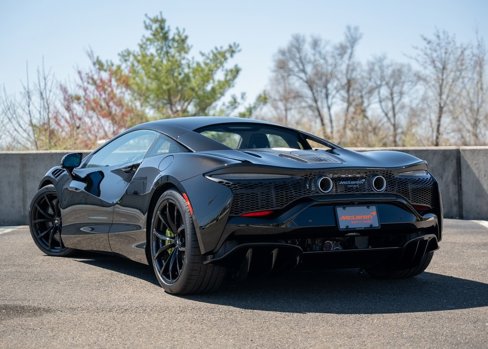 New 2025 McLaren Artura image 13