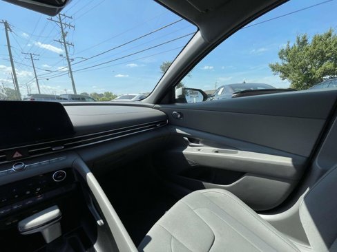 Used 2024 Hyundai Elantra SEL image 30