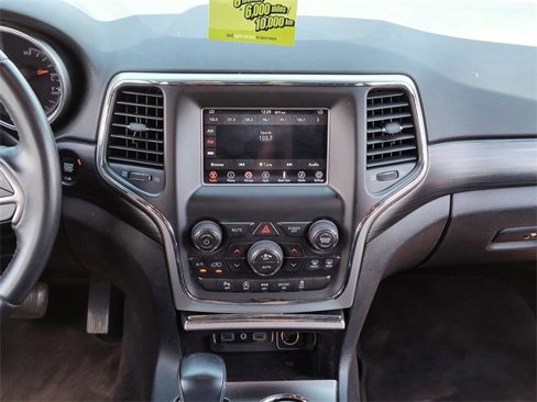 Used 2019 Jeep Grand Cherokee Laredo image 21