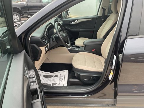 Used 2021 Ford Escape SE w/ Cold Weather Package image 9