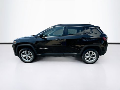 Used 2024 Jeep Compass Latitude image 8