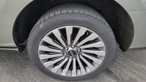 Used 2019 Lincoln Navigator Reserve image 13