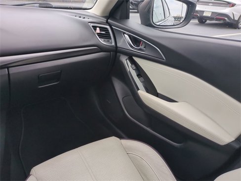 Used 2017 MAZDA MAZDA3 Grand Touring image 16