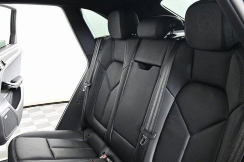 Certified 2025 Porsche Macan image 21