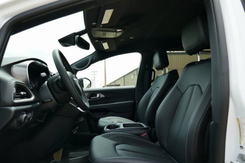 New 2025 Chrysler Voyager LX image 15