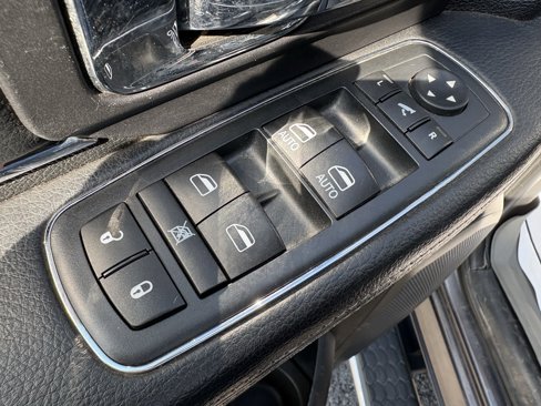 Used 2016 RAM 1500 Laramie w/ Convenience Group image 18