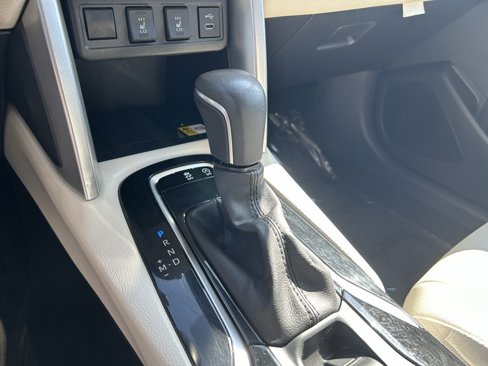 Certified 2023 Toyota Corolla Cross XLE image 24