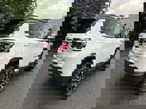 New 2025 Jeep Compass Limited image 8