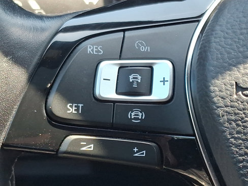 Used 2021 Volkswagen Tiguan SE R-Line image 21