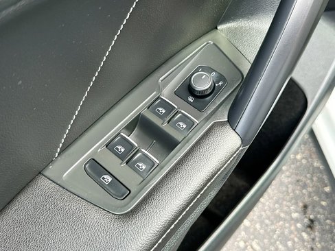 Used 2023 Volkswagen Tiguan SE image 18